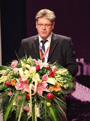 英国职业教育协会执行主任 麦克阿瑟