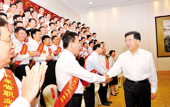 汪洋今早接见职教先进集体代表和先进个人 羊城晚报记者 何奔 摄